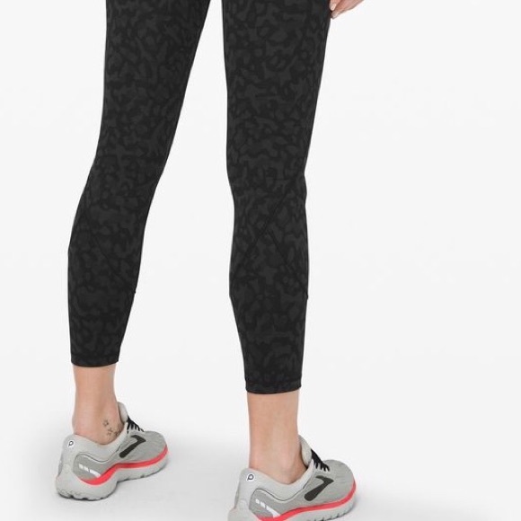 LuluLemons- IN MOVEMENT TIGHT 25" *EVERLUX - Picture 7 of 9